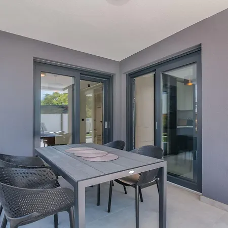Bp Lux By Interhome * Njivice