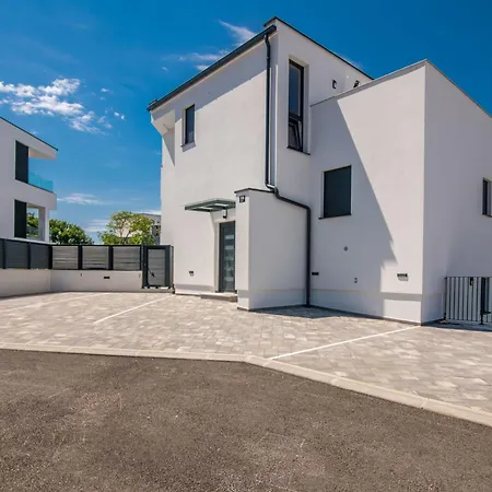 Apartment Bp Lux By Interhome Njivice