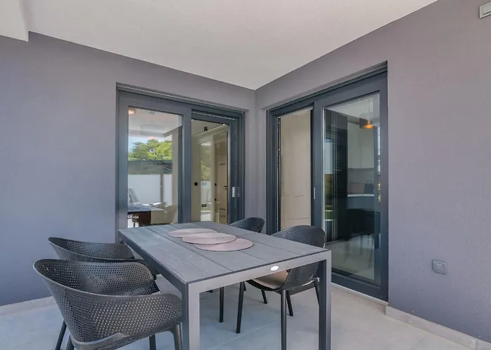 Bp Lux By Interhome * Njivice